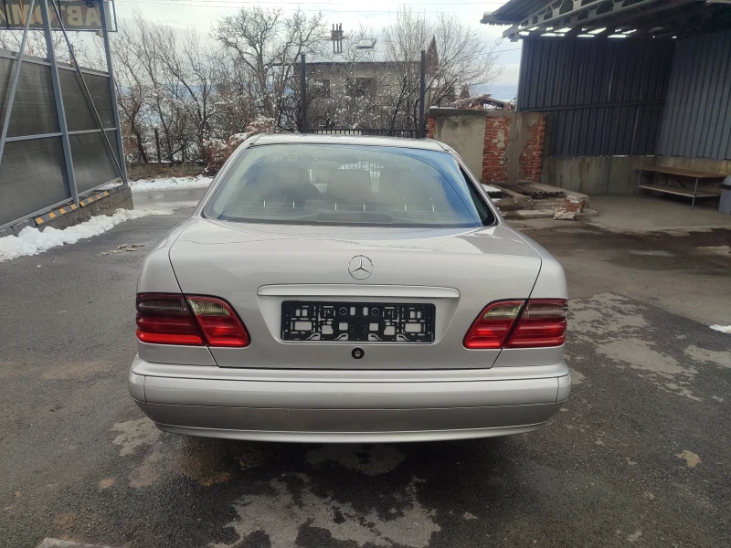 Mercedes-Benz E 200 CDI, снимка 5 - Автомобили и джипове - 48637658