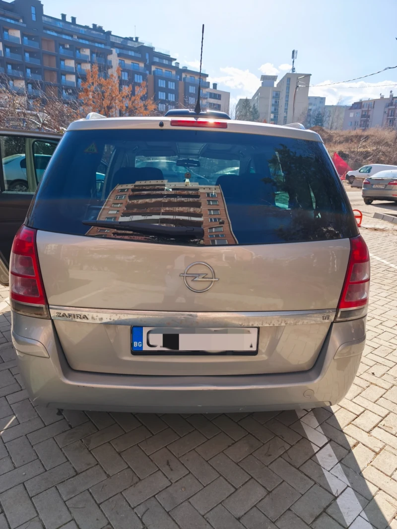 Opel Zafira 1.8 Бензин/газ, снимка 4 - Автомобили и джипове - 48920584