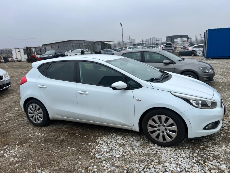 Kia Ceed 1.4  Газ.инж, снимка 4 - Автомобили и джипове - 49593600