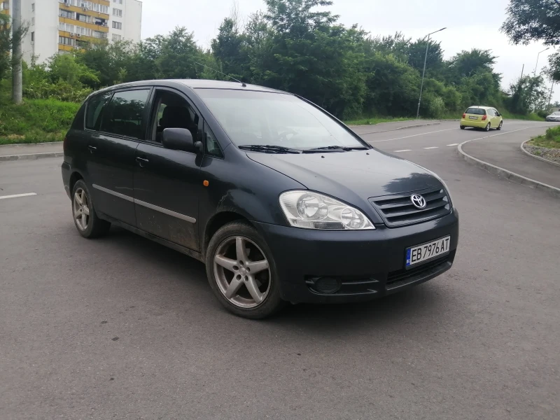 Toyota Avensis verso Ван, снимка 8 - Автомобили и джипове - 52407014