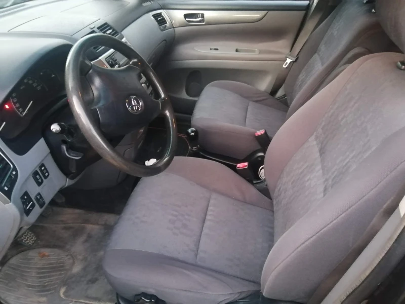 Toyota Avensis verso Ван, снимка 10 - Автомобили и джипове - 52407014