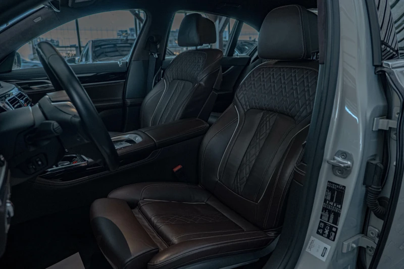 BMW 740 d/xDrive/Individual/Soft Close/Massage/Камера 360/, снимка 12 - Автомобили и джипове - 51781358