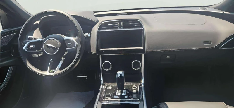 Jaguar XE 2.0, снимка 9 - Автомобили и джипове - 53268845
