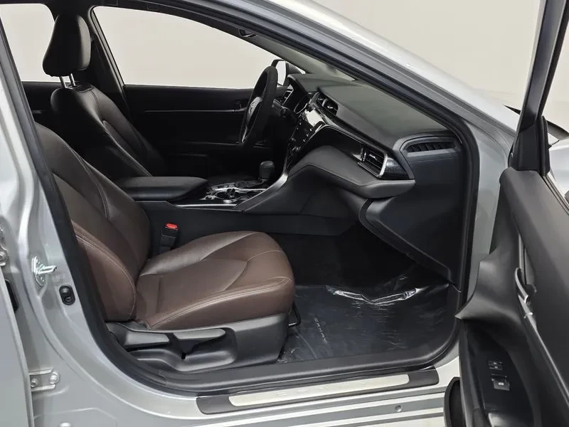 Toyota Camry 2.5 LE HYBRID, снимка 11 - Автомобили и джипове - 55047513
