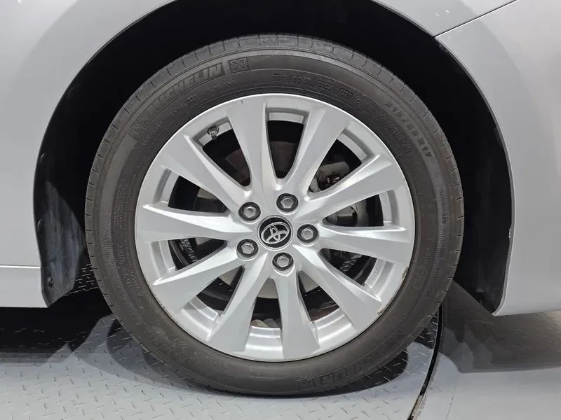 Toyota Camry 2.5 LE HYBRID, снимка 5 - Автомобили и джипове - 55047513