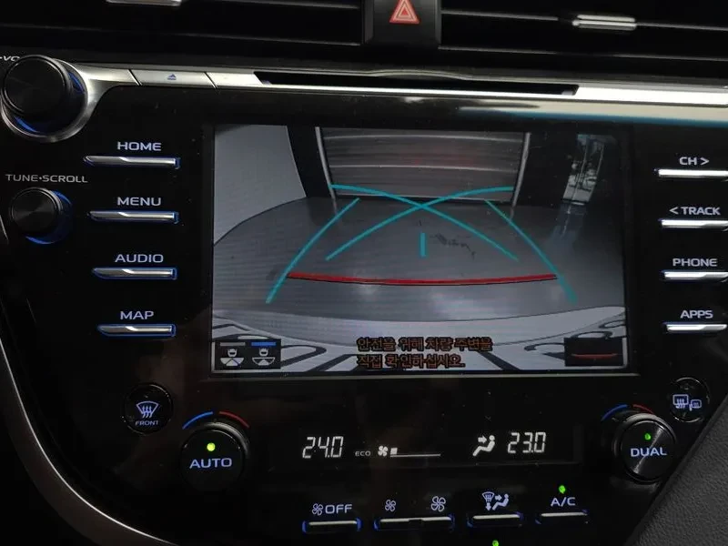 Toyota Camry 2.5 LE HYBRID, снимка 16 - Автомобили и джипове - 55047513