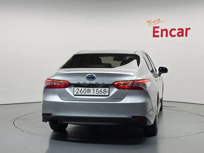 Toyota Camry 2.5 LE HYBRID, снимка 4 - Автомобили и джипове - 55047513