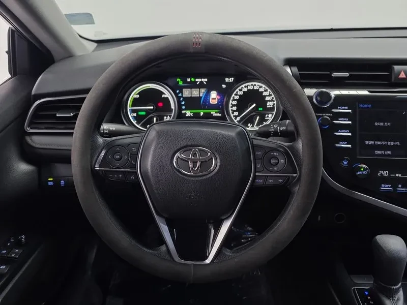Toyota Camry 2.5 LE HYBRID, снимка 13 - Автомобили и джипове - 55047513