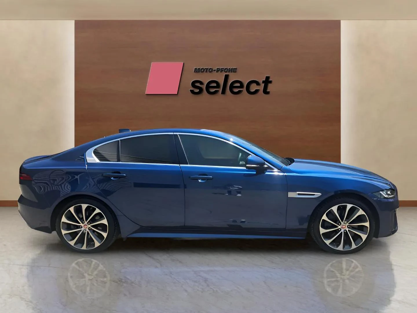 Jaguar XE 2.0 - изображение 3