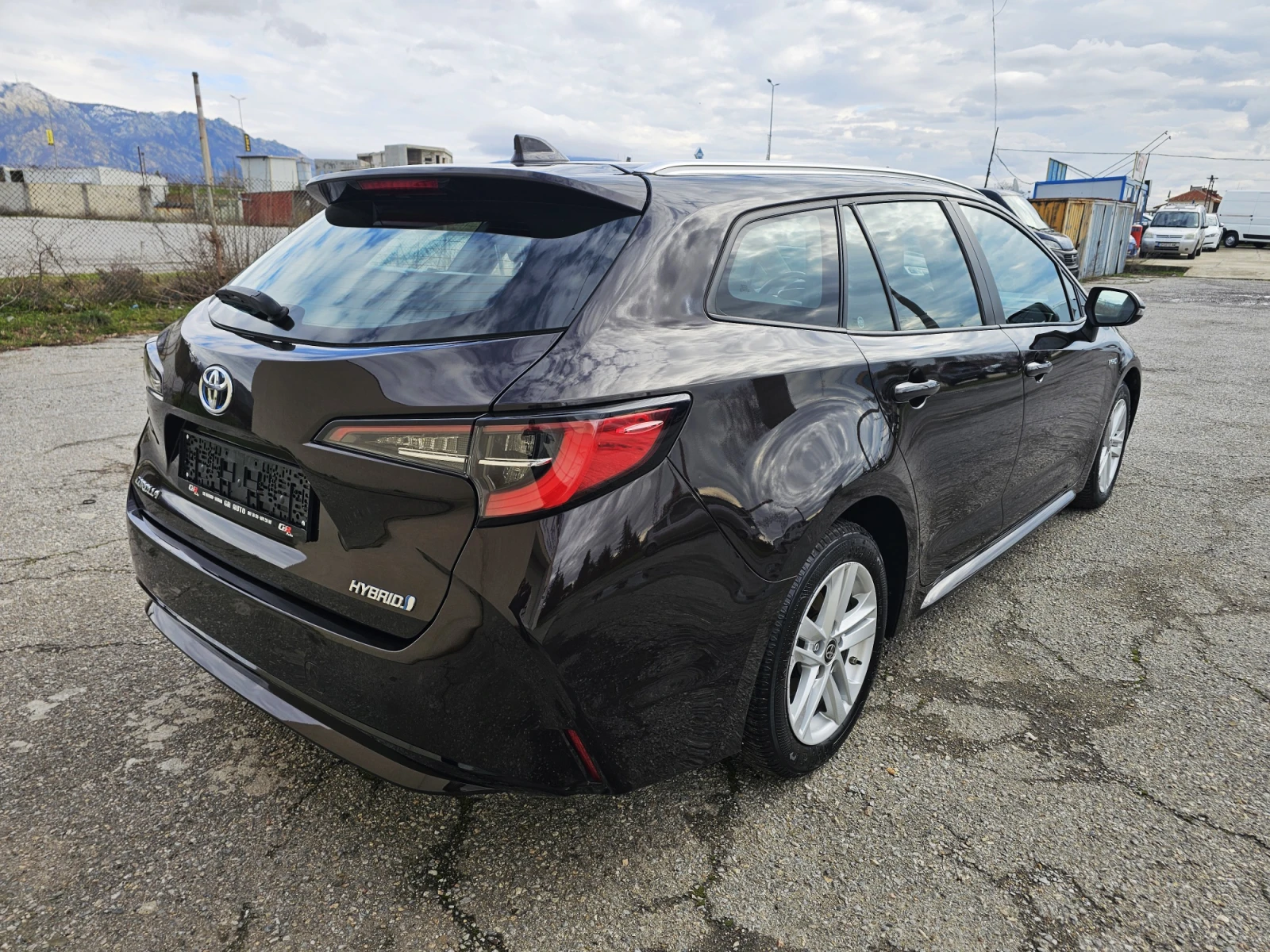 Toyota Corolla 1.8 HYBRID - изображение 7