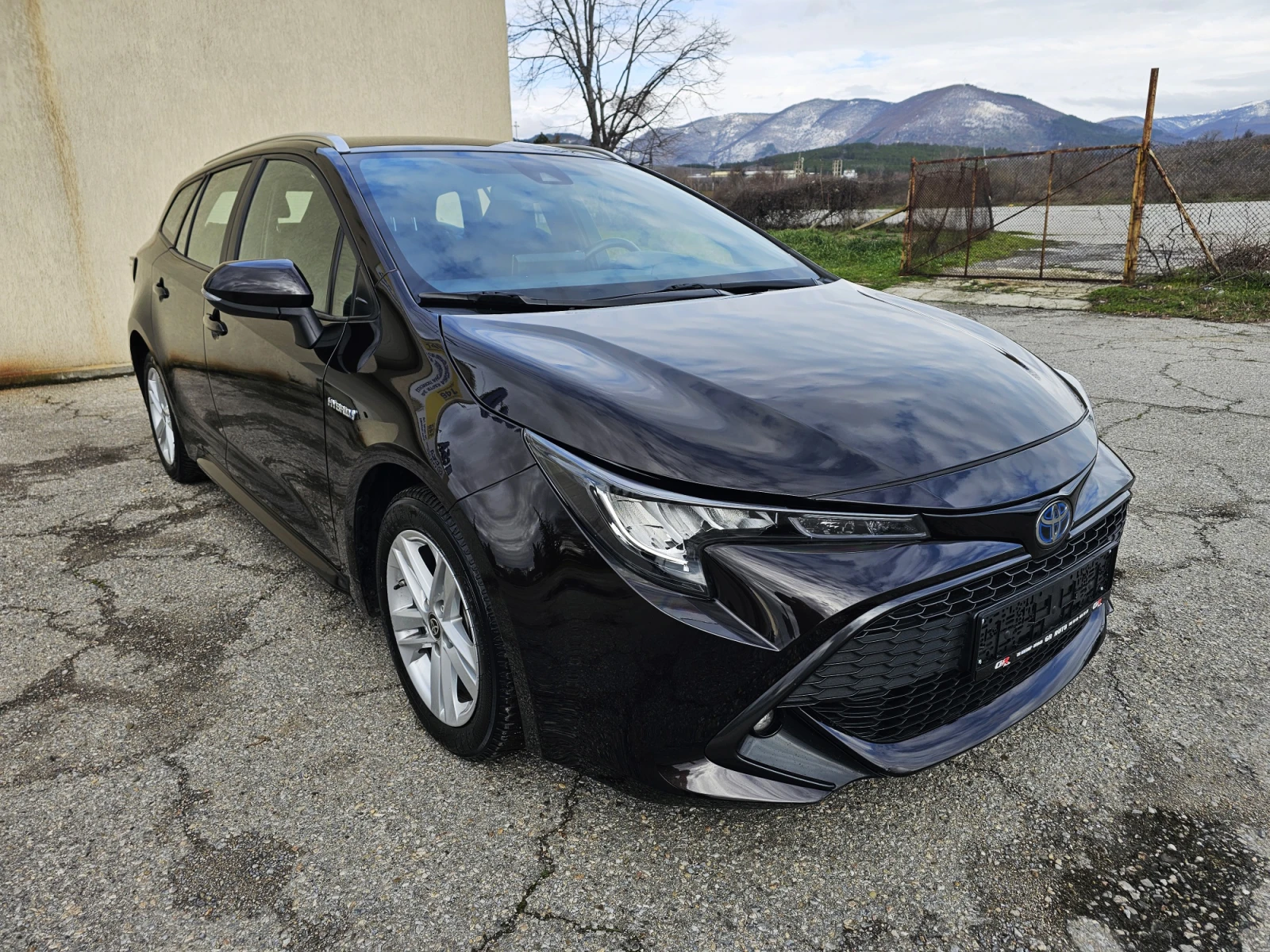 Toyota Corolla 1.8 HYBRID - изображение 3