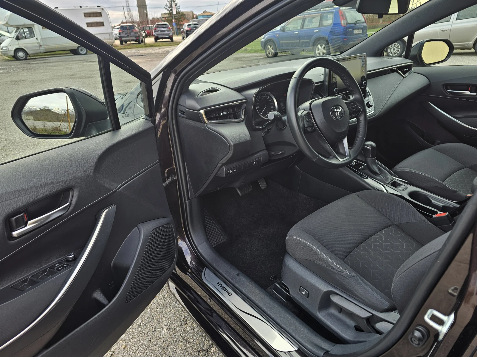 Toyota Corolla 1.8 HYBRID - изображение 9