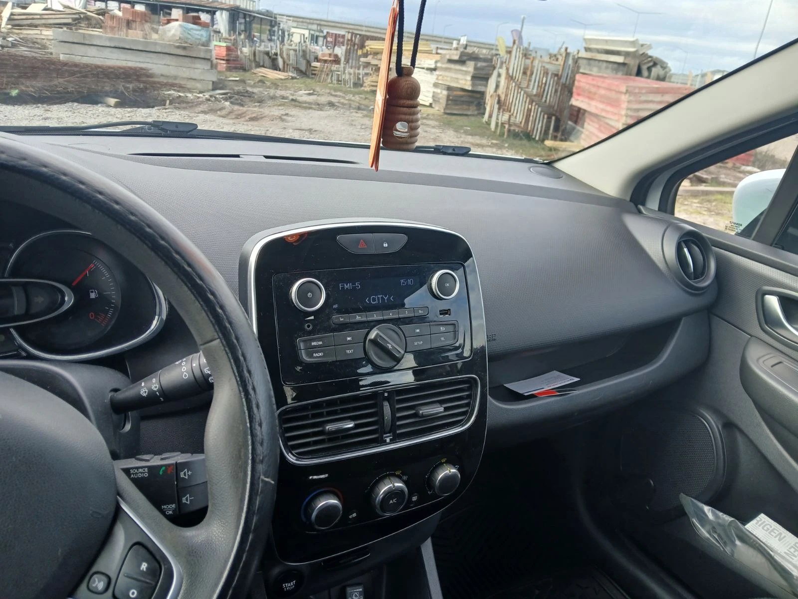 Renault Clio 1.2 ГАЗ, снимка 7 - Автомобили и джипове - 53912685