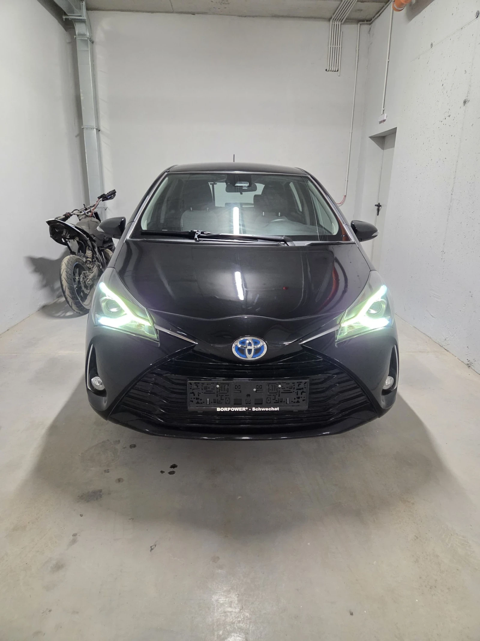 Toyota Yaris Full hybrid, снимка 11 - Автомобили и джипове - 54170479
