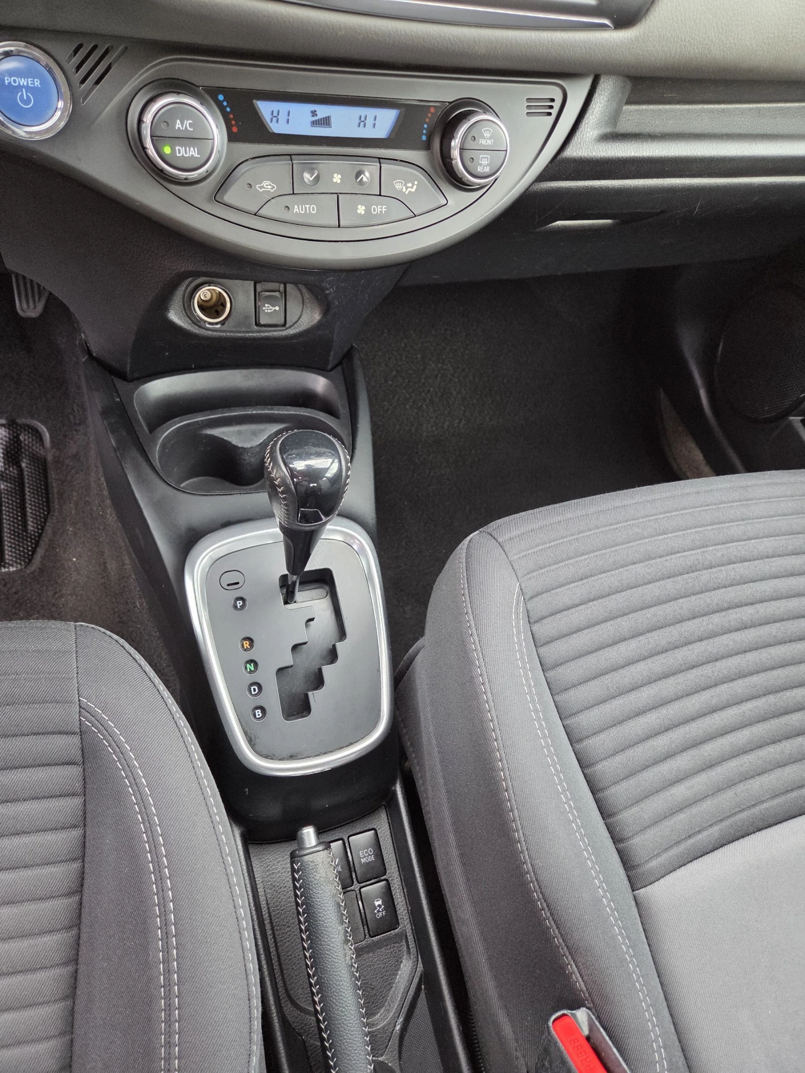 Toyota Yaris Full hybrid, снимка 5 - Автомобили и джипове - 54086952