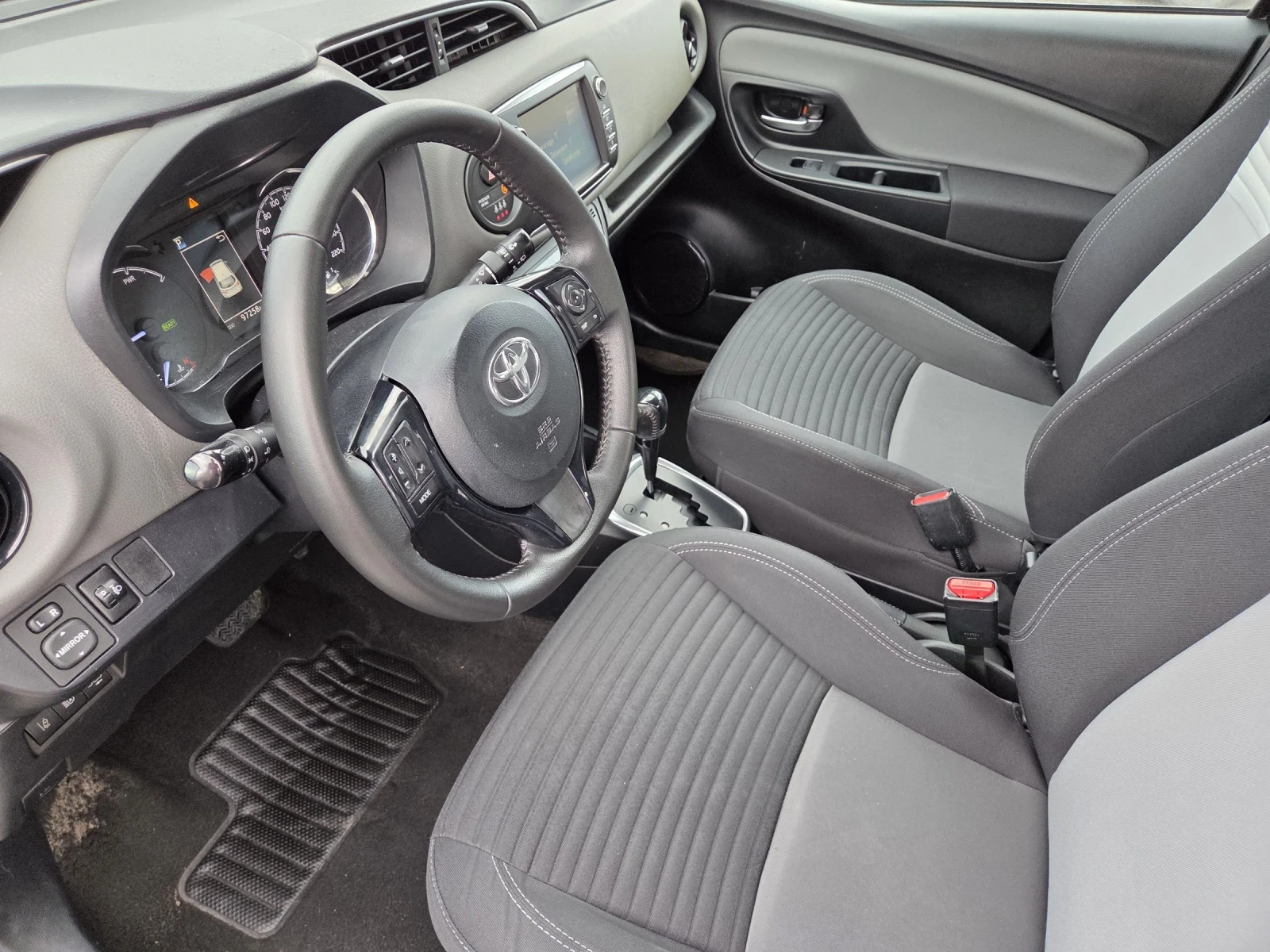 Toyota Yaris Full hybrid, снимка 7 - Автомобили и джипове - 54086952