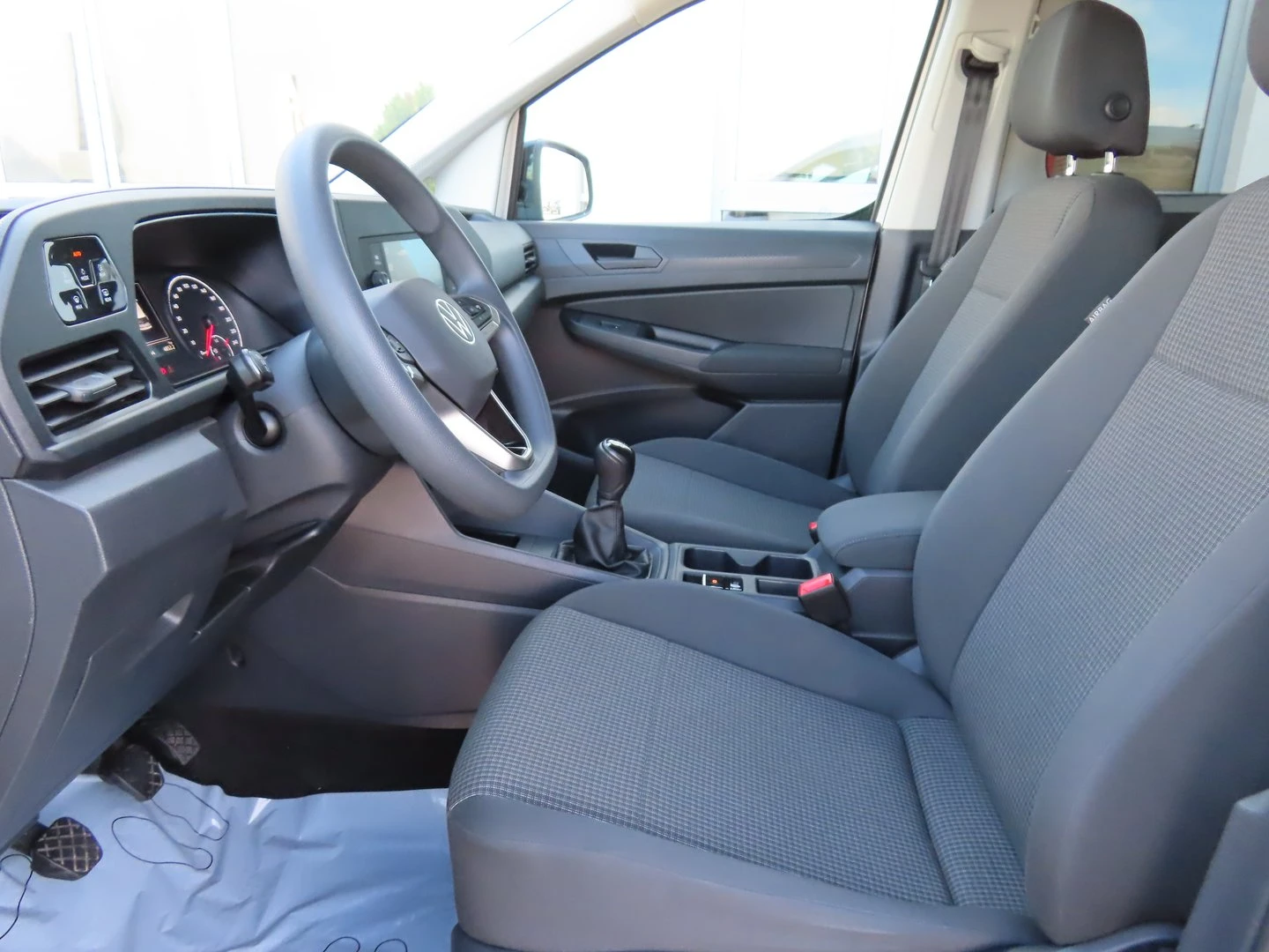 VW Caddy, снимка 5 - Автомобили и джипове - 56420777