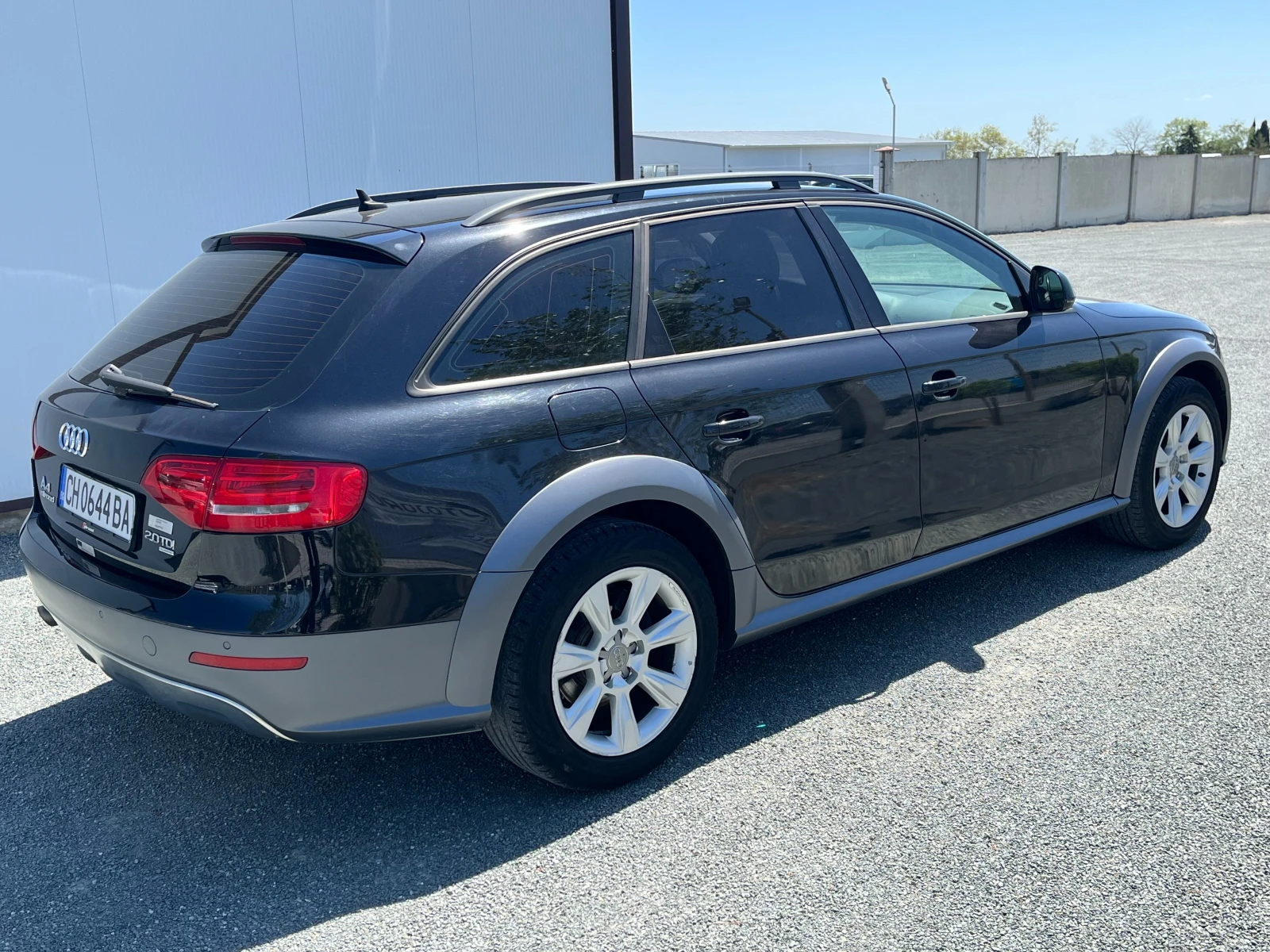 Audi A4 Allroad 2.0TDI-4x4, снимка 5 - Автомобили и джипове - 54329335