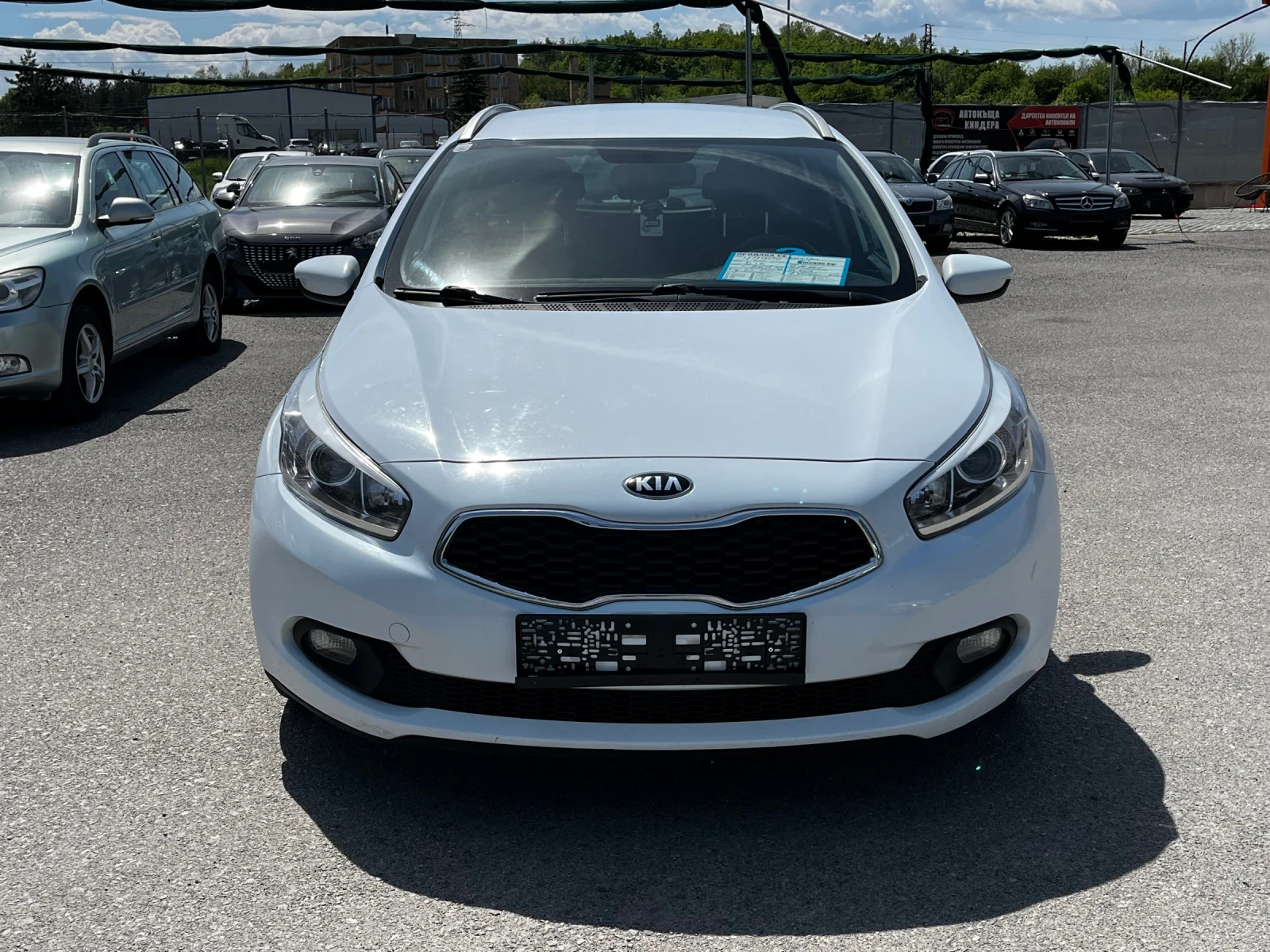 Kia Ceed SW 1.4CRDI 90ps, снимка 8 - Автомобили и джипове - 54342270