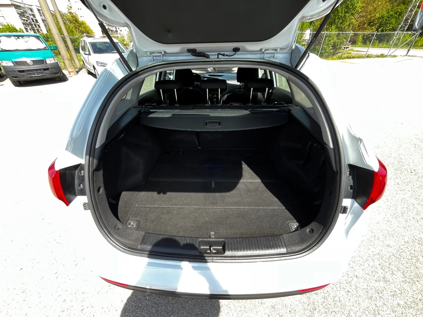 Kia Ceed SW 1.4CRDI 90ps, снимка 14 - Автомобили и джипове - 54342270