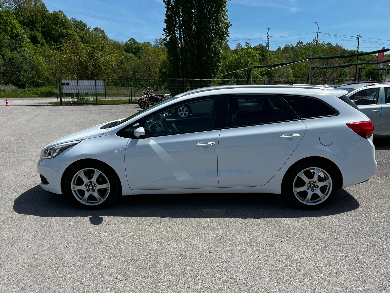 Kia Ceed SW 1.4CRDI 90ps, снимка 2 - Автомобили и джипове - 54342270