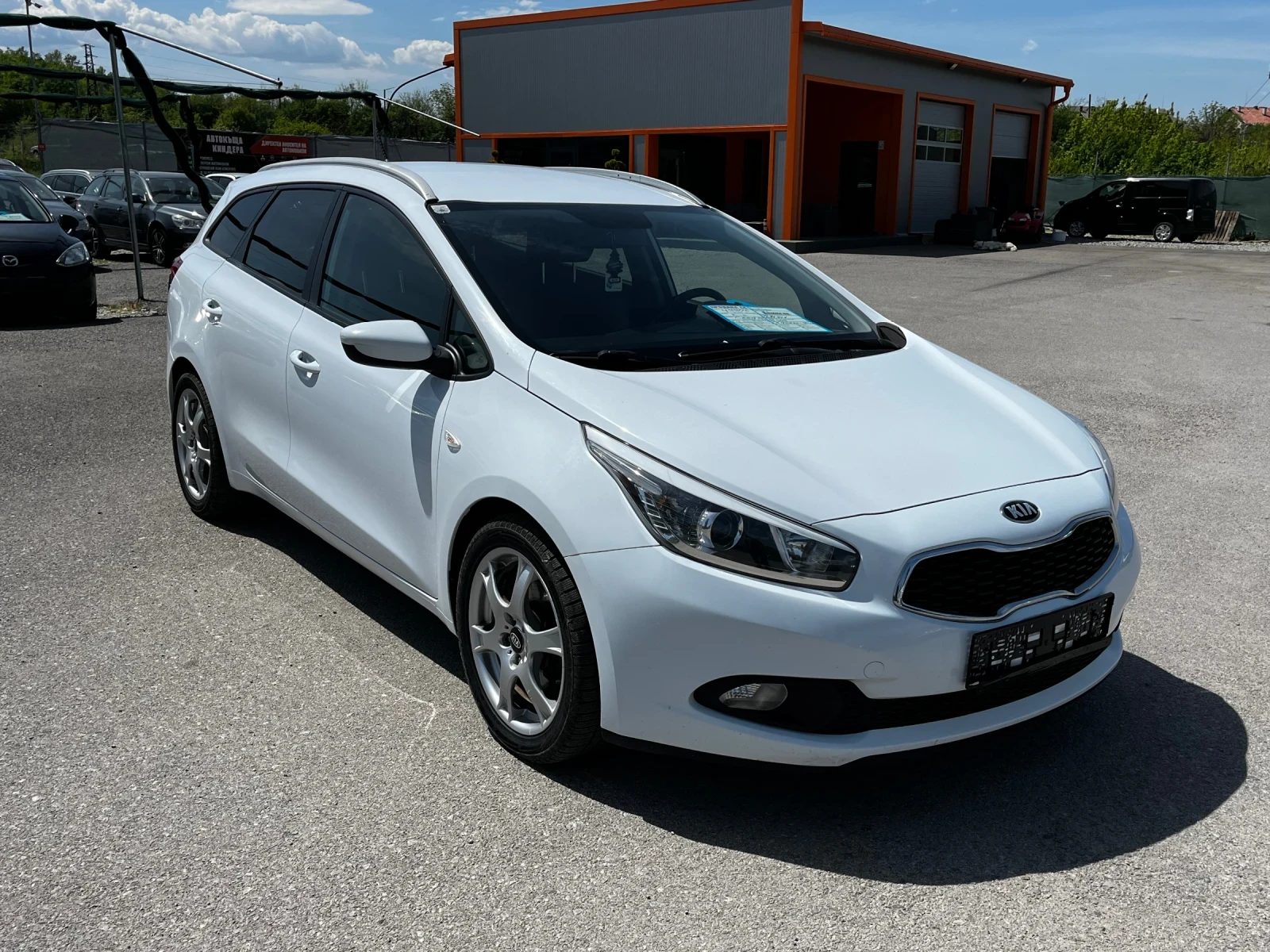 Kia Ceed SW 1.4CRDI 90ps, снимка 7 - Автомобили и джипове - 54342270