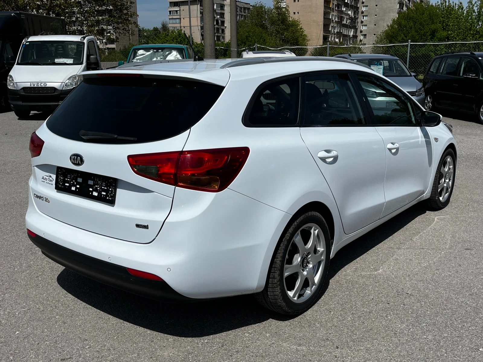 Kia Ceed SW 1.4CRDI 90ps, снимка 5 - Автомобили и джипове - 54342270