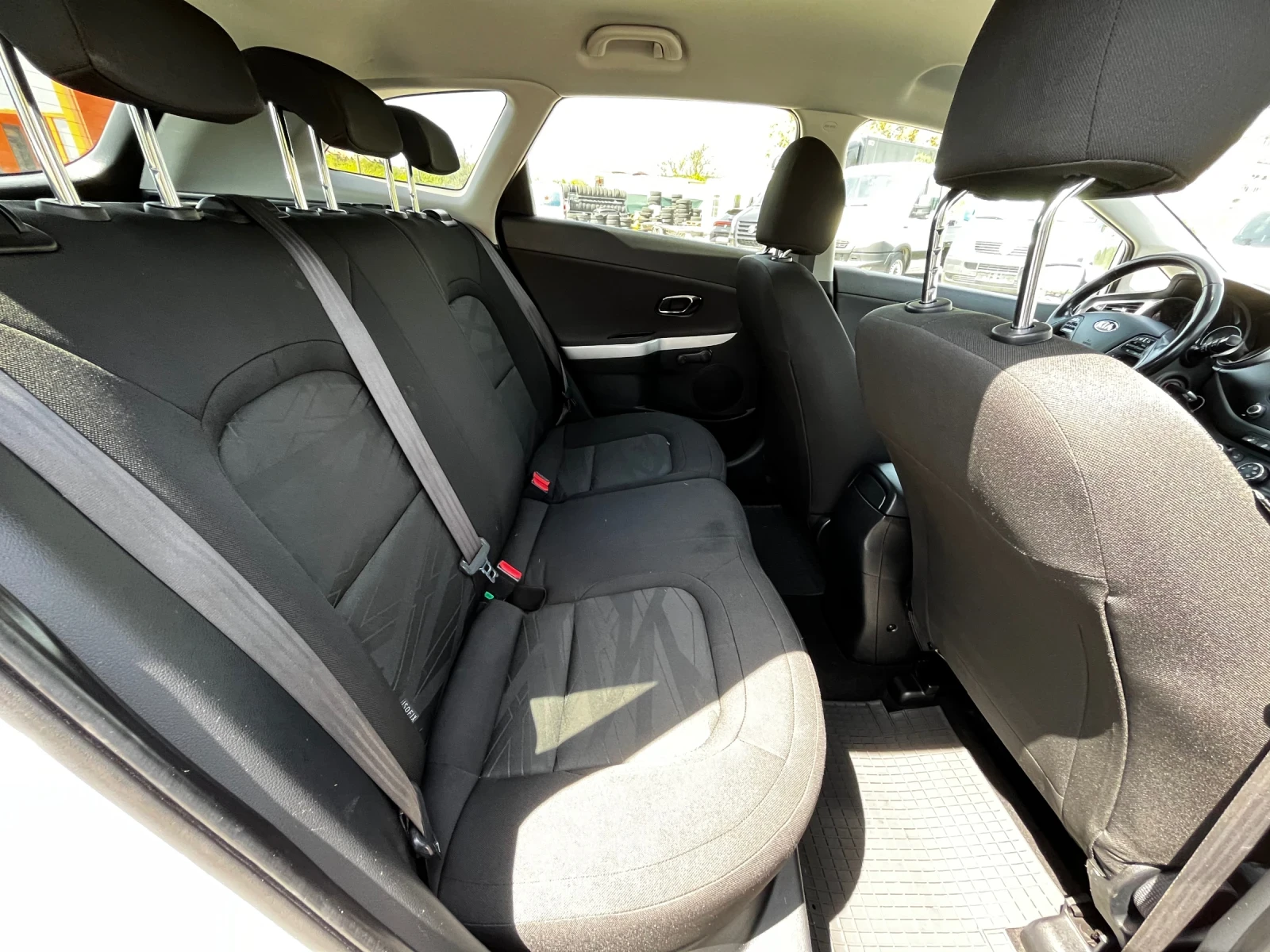 Kia Ceed SW 1.4CRDI 90ps, снимка 11 - Автомобили и джипове - 54342270