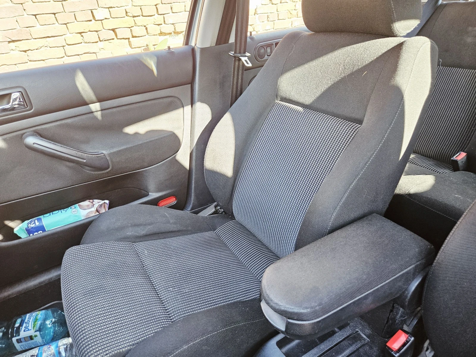 VW Golf 1.6, 105 к.с, снимка 11 - Автомобили и джипове - 54413818