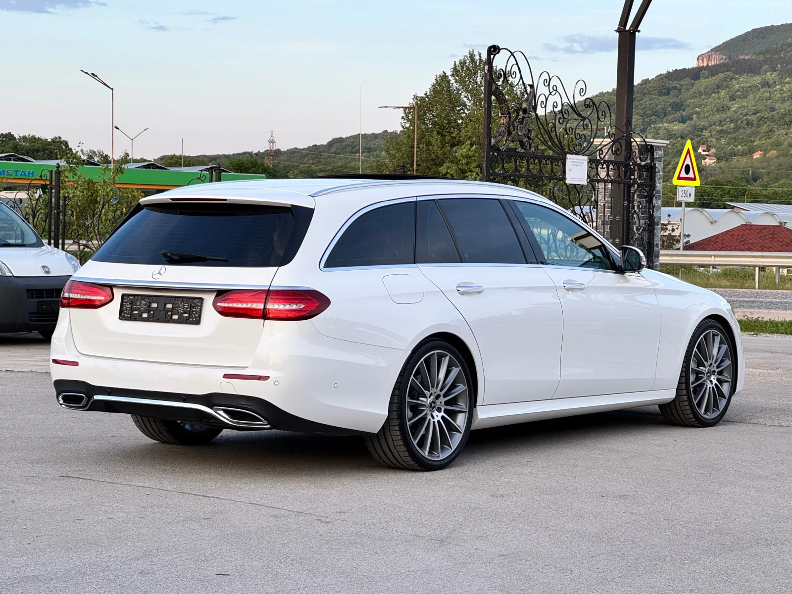 Mercedes-Benz E 220 2.2D , снимка 4 - Автомобили и джипове - 54448854