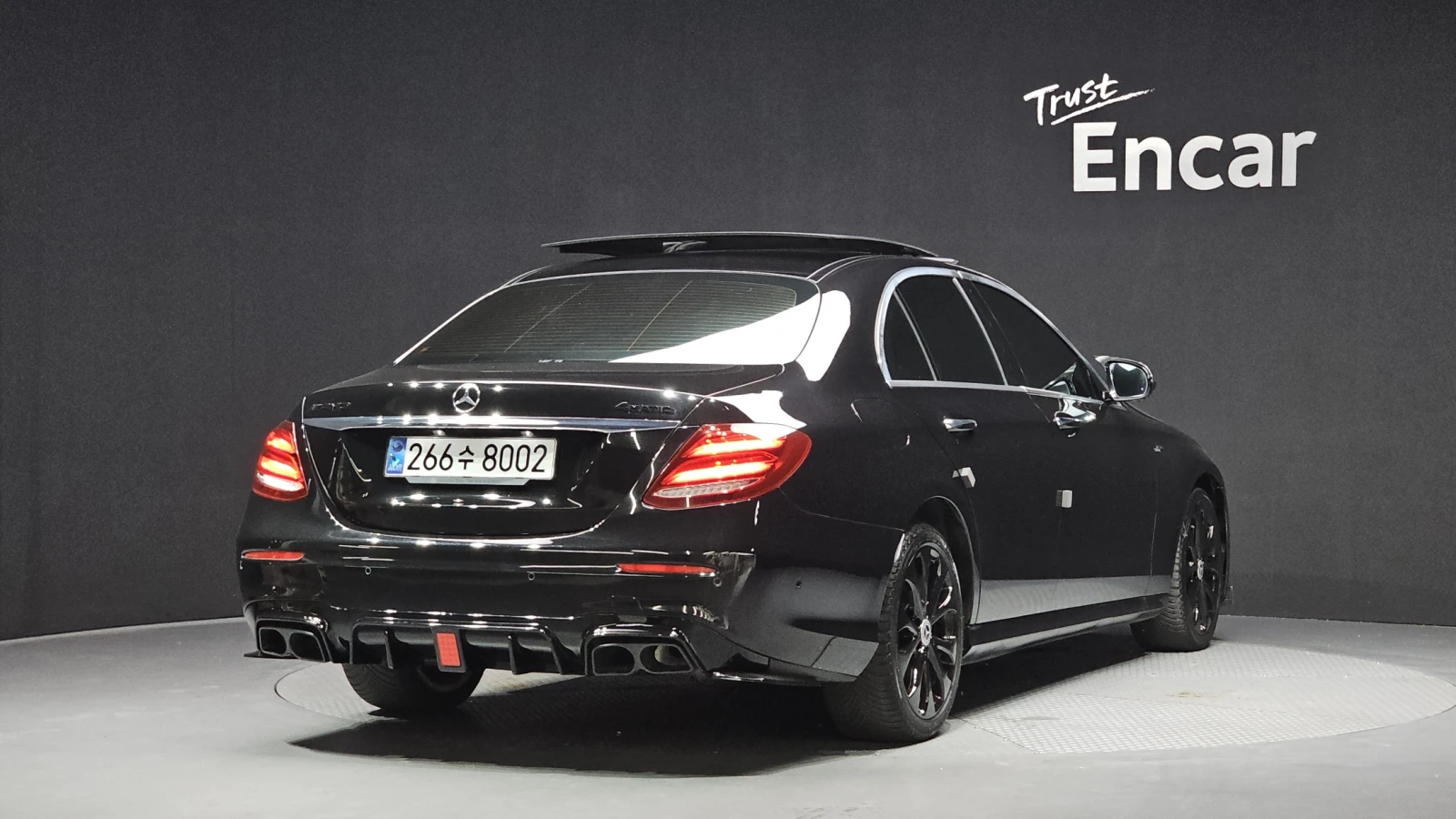 Mercedes-Benz E 350 63 AMG LINE* BURMASTER* HUD* DIGITAL* 360* КРАЙНА , снимка 4 - Автомобили и джипове - 55091105