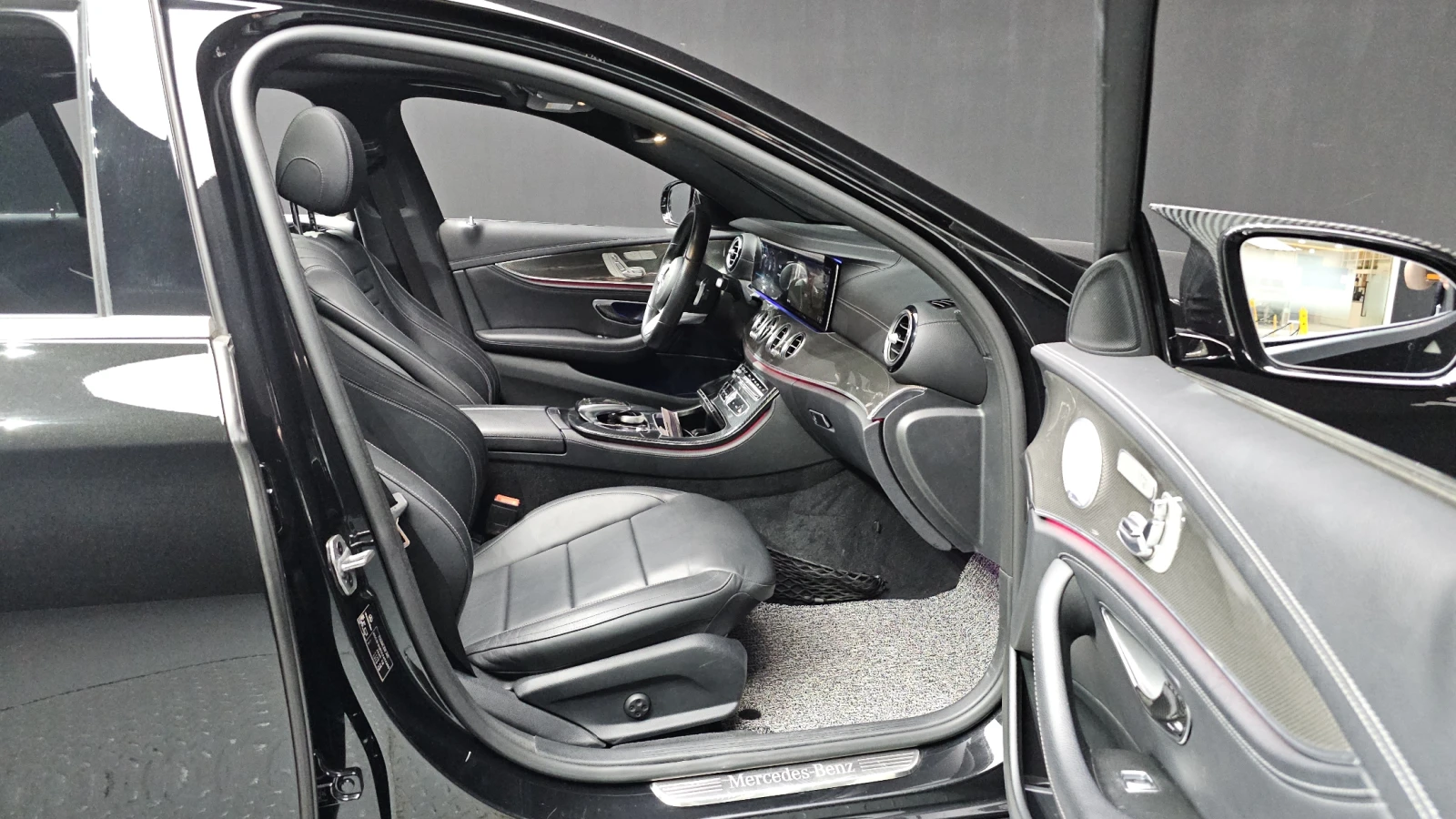 Mercedes-Benz E 350 63 AMG LINE* BURMASTER* HUD* DIGITAL* 360* КРАЙНА , снимка 14 - Автомобили и джипове - 55091105