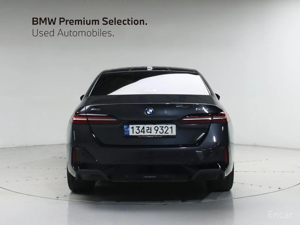 BMW 530 M* SPORT* ОБДУХВАНЕ* ДИСТРОНИК* ХЕДЪП* 360КАМЕРА* , снимка 4 - Автомобили и джипове - 55960356