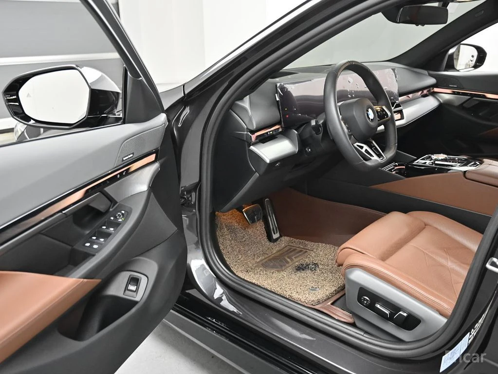 BMW 530 M* SPORT* ОБДУХВАНЕ* ДИСТРОНИК* ХЕДЪП* 360КАМЕРА* , снимка 5 - Автомобили и джипове - 55960356