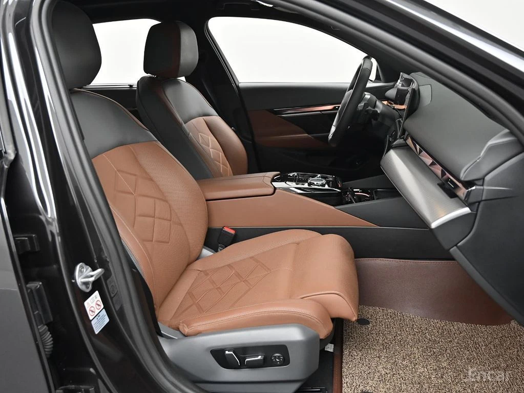 BMW 530 M* SPORT* ОБДУХВАНЕ* ДИСТРОНИК* ХЕДЪП* 360КАМЕРА* , снимка 14 - Автомобили и джипове - 55960356