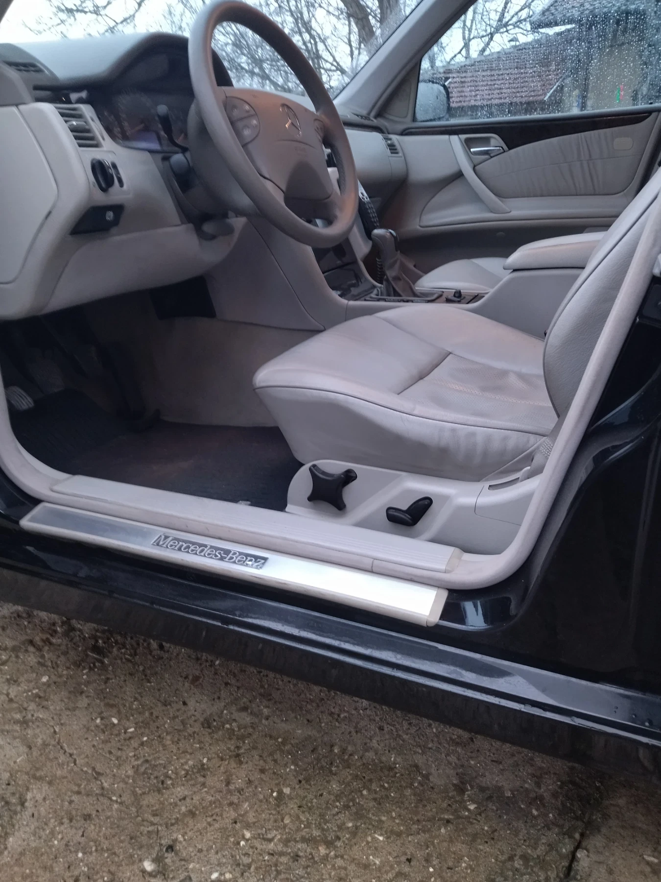 Mercedes-Benz E 270 AVANTGARDE , снимка 8 - Автомобили и джипове - 56241342