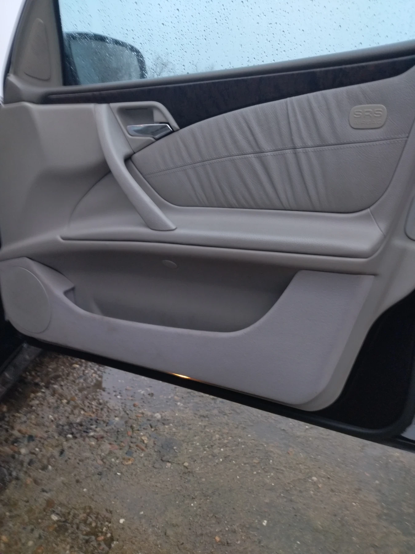 Mercedes-Benz E 270 AVANTGARDE , снимка 11 - Автомобили и джипове - 56241342