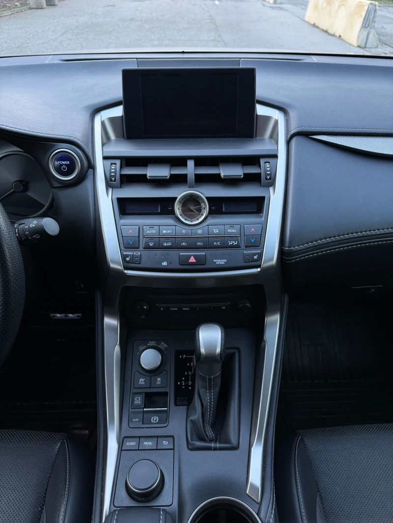 Lexus NX 300h F Sport, Distronic, Гаранция, снимка 13 - Автомобили и джипове - 53043100
