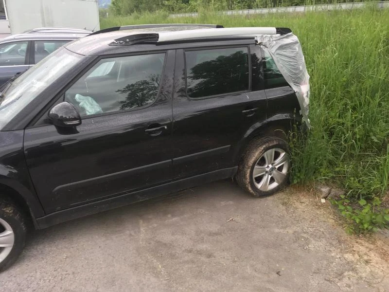 Skoda Yeti 1.2, снимка 8 - Автомобили и джипове - 42033419