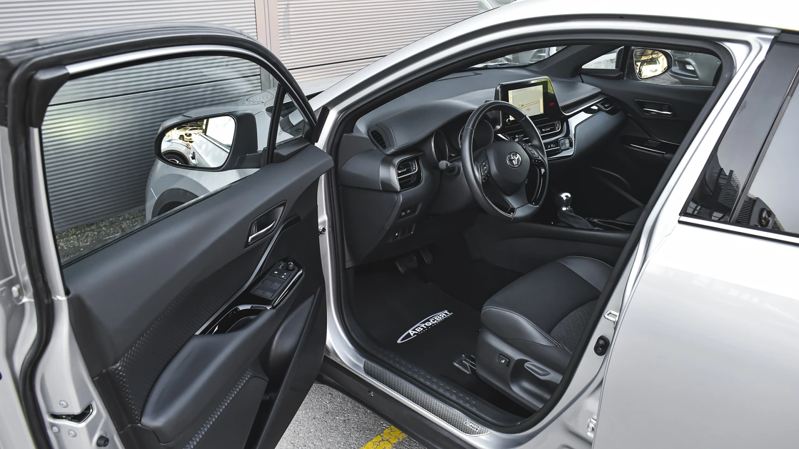 Toyota C-HR 2.0 Hybrid Club Automatic - изображение 8