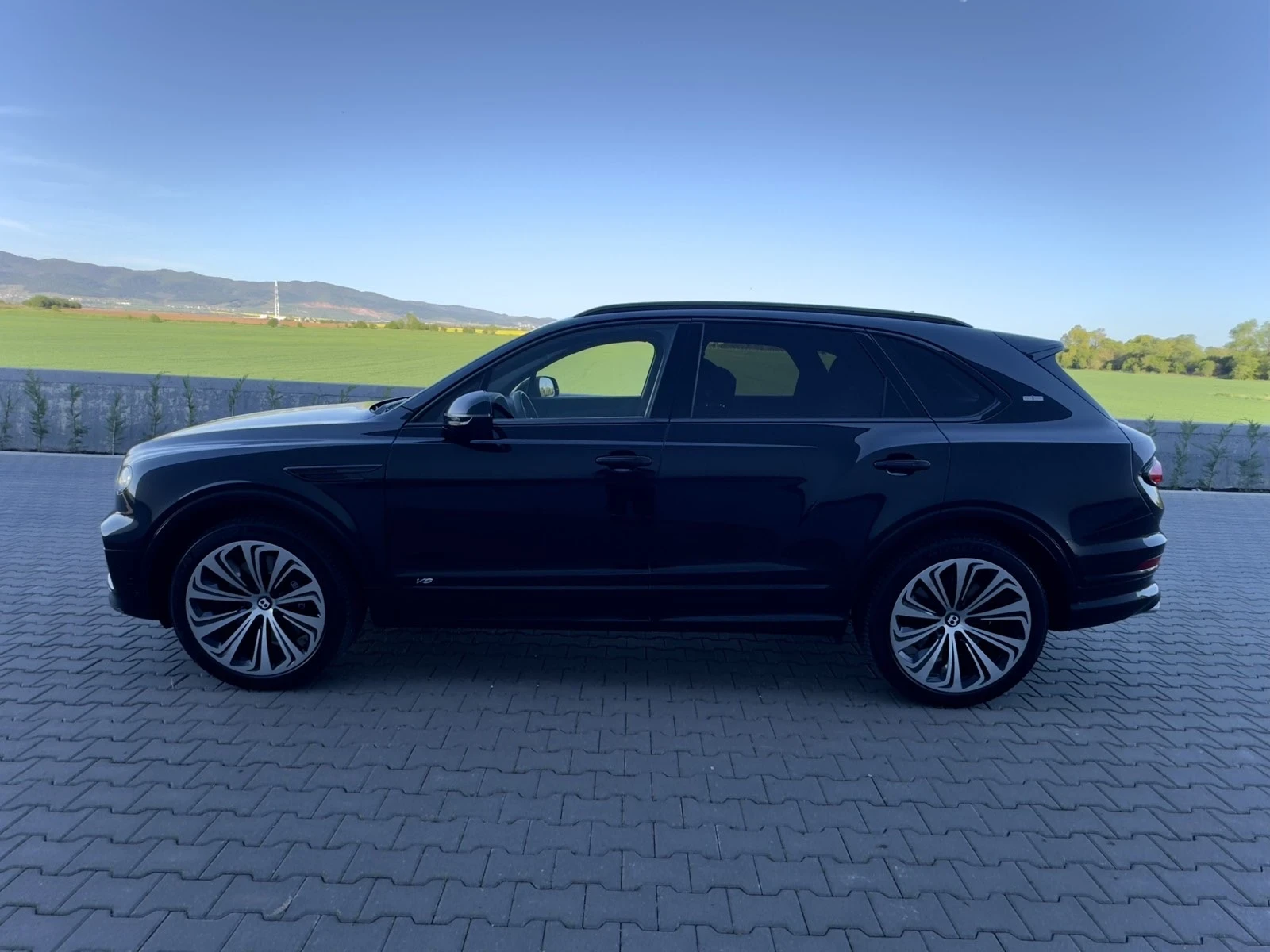 Bentley Bentayga First edition, снимка 7 - Автомобили и джипове - 54334373