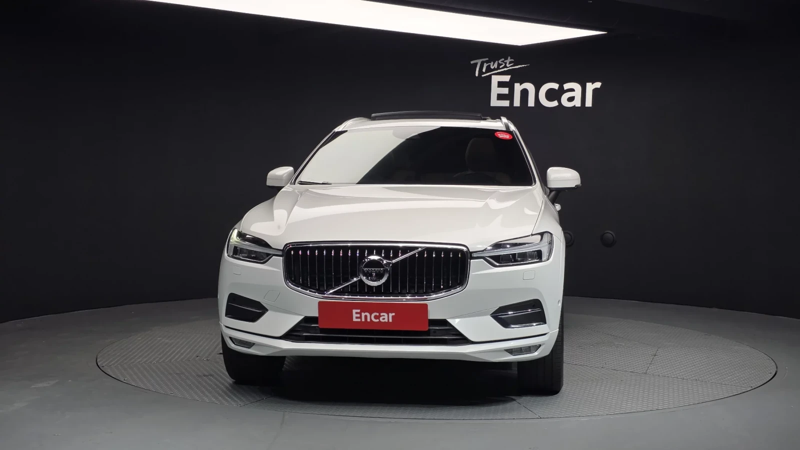 Volvo XC60 D5 INSCRIPTION / HUD / B&W/ PANO / ПОДГРЕВИ, снимка 2 - Автомобили и джипове - 54779252