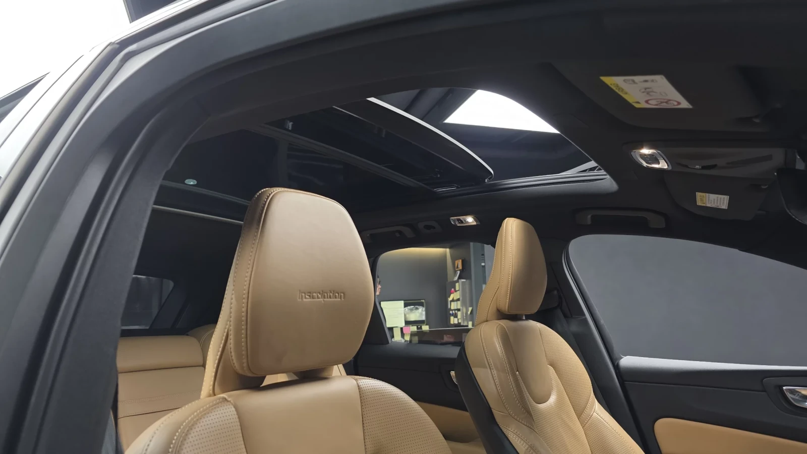 Volvo XC60 D5 INSCRIPTION / HUD / B&W/ PANO / ПОДГРЕВИ, снимка 9 - Автомобили и джипове - 54779252
