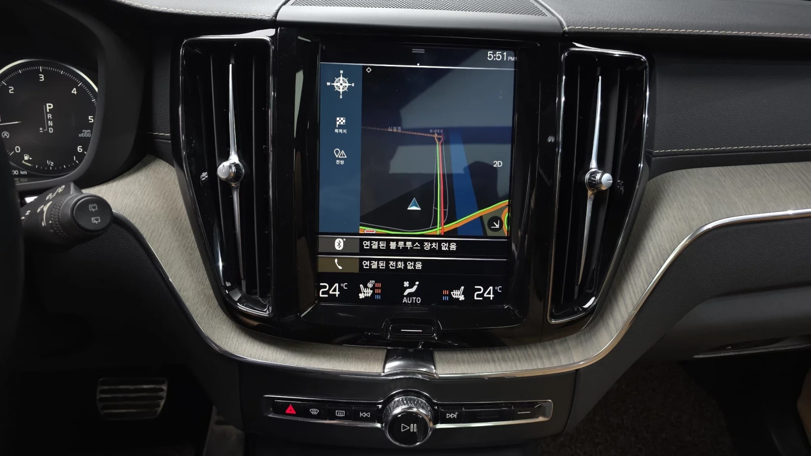 Volvo XC60 D5 INSCRIPTION / HUD / B&W/ PANO / ПОДГРЕВИ, снимка 16 - Автомобили и джипове - 54779252