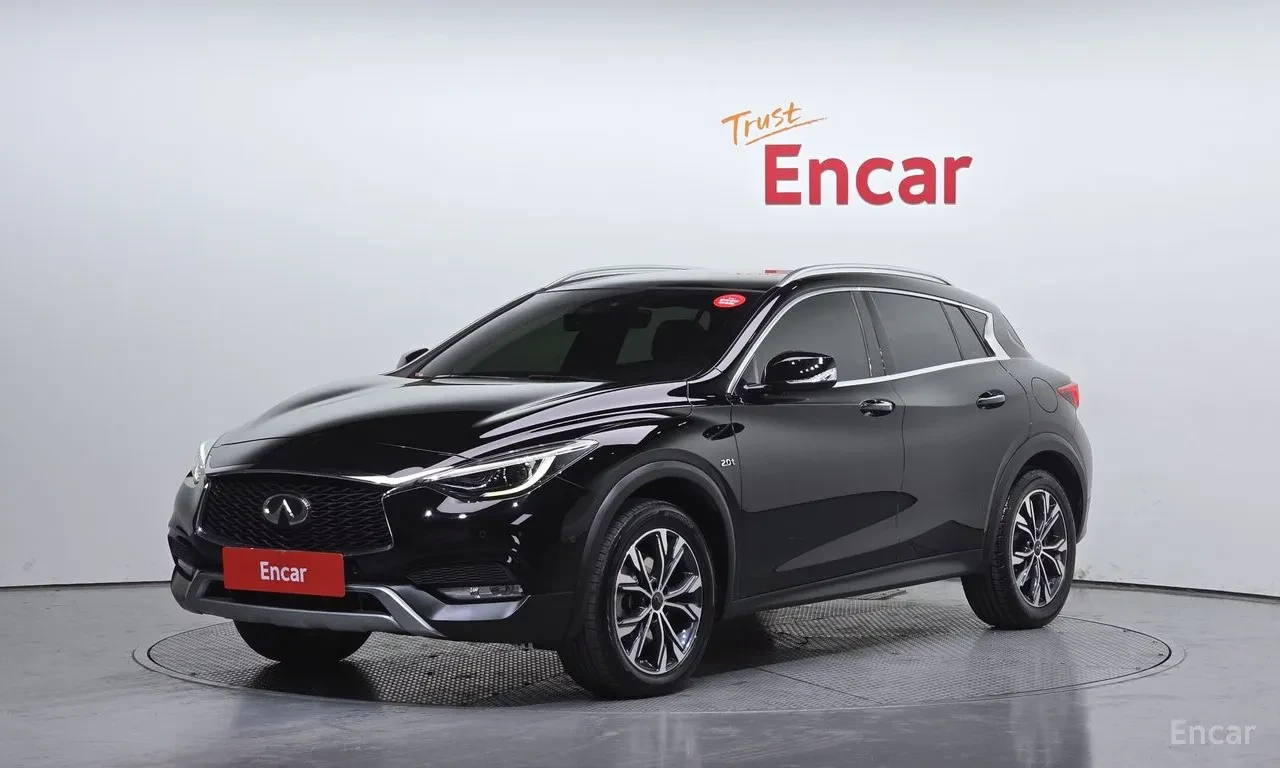 Infiniti QX30 Essential 2.0 Бензин 4x4