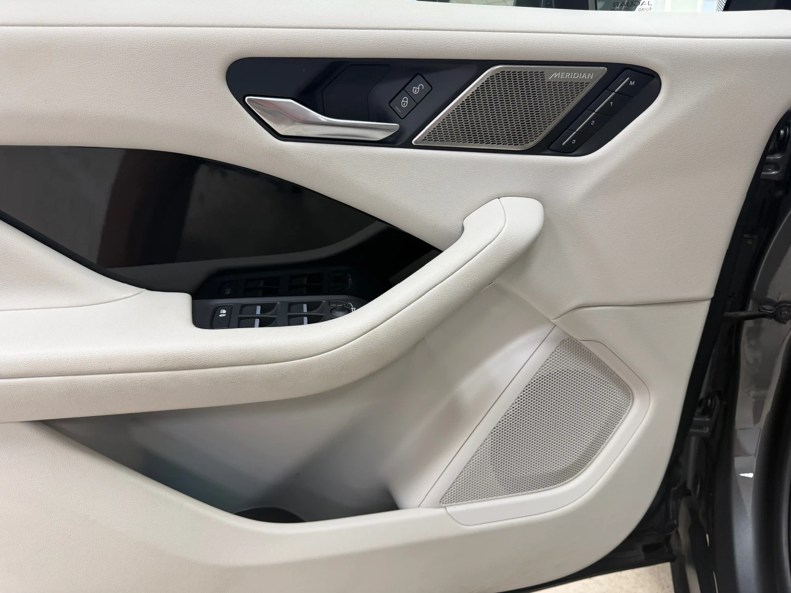 Jaguar I-Pace S AWD / 400 к.с. / 360  / Панорама / Meridian, снимка 14 - Автомобили и джипове - 55441167