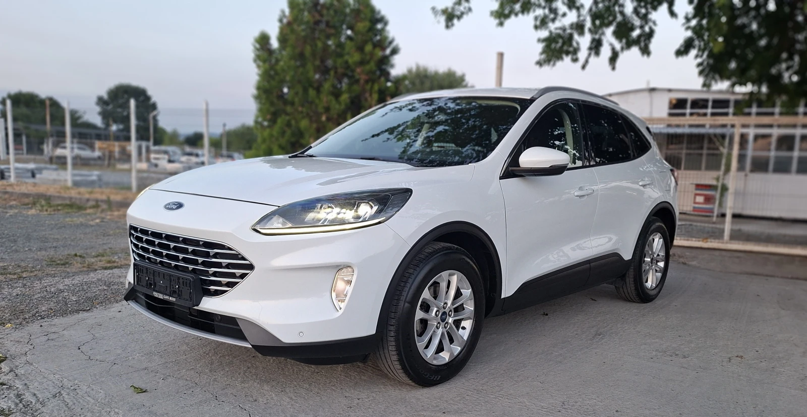 Ford Kuga 1.5TDCi Автоматик, 8 скорости, снимка 8 - Автомобили и джипове - 56061932