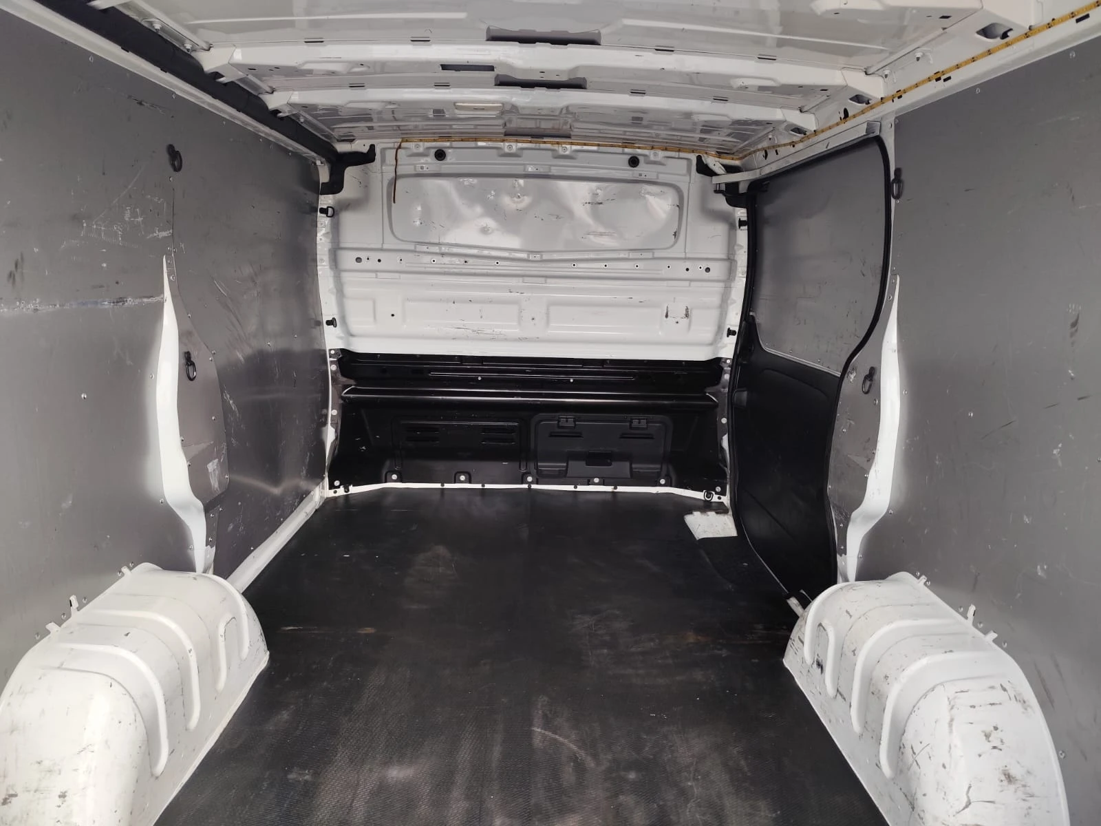Opel Vivaro 1.6 дизел Италия, снимка 9 - Бусове и автобуси - 55161317