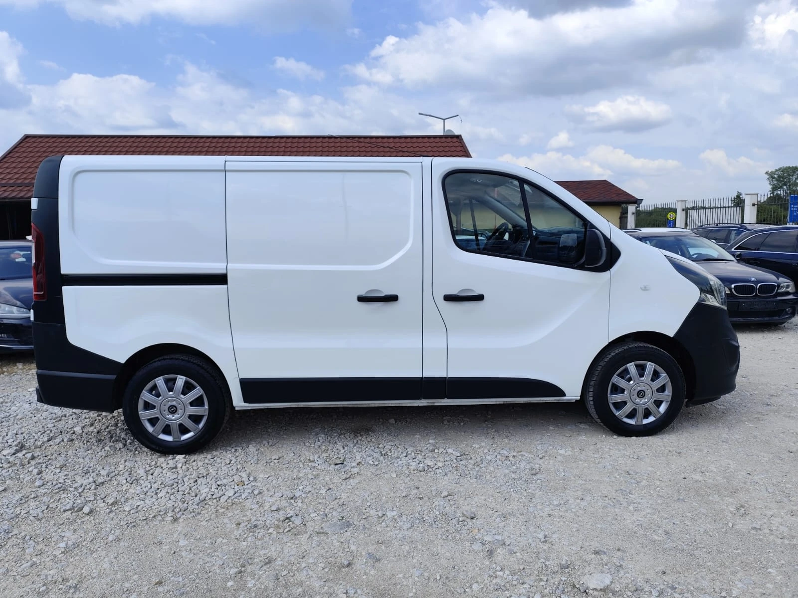 Opel Vivaro 1.6 дизел Италия, снимка 4 - Бусове и автобуси - 55161317