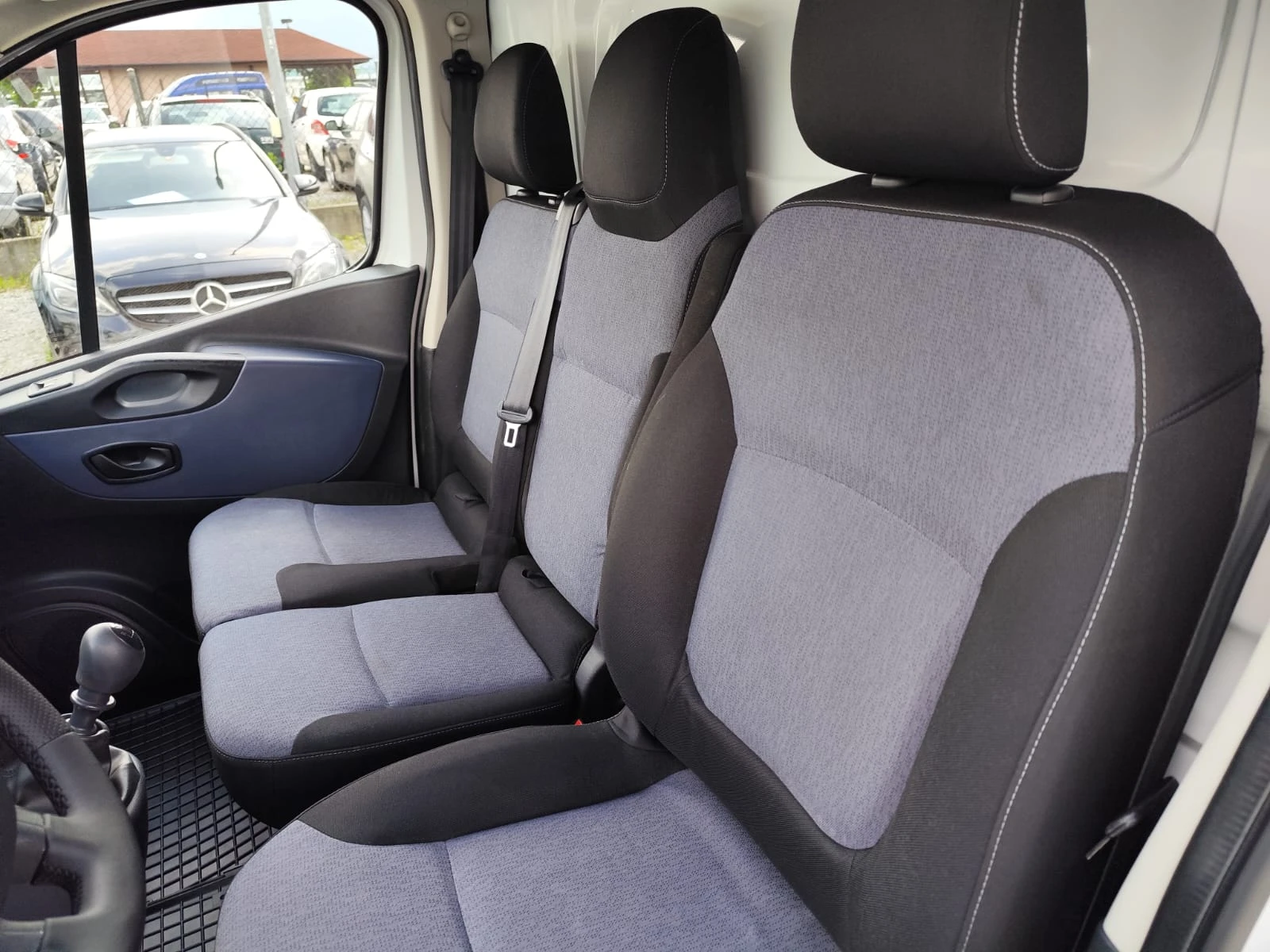 Opel Vivaro 1.6 дизел Италия, снимка 15 - Бусове и автобуси - 55161317